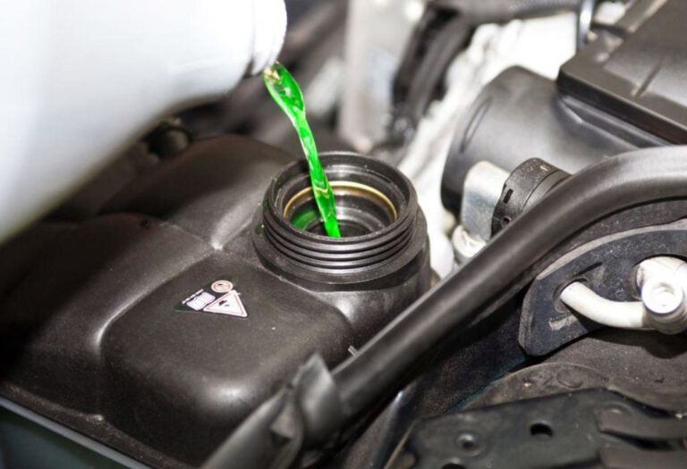 Que Debo Hacer si la Luz del Refrigerante se Enciende